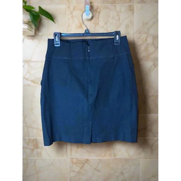 Banana Republic Black Skirt - Picture 3 of 4